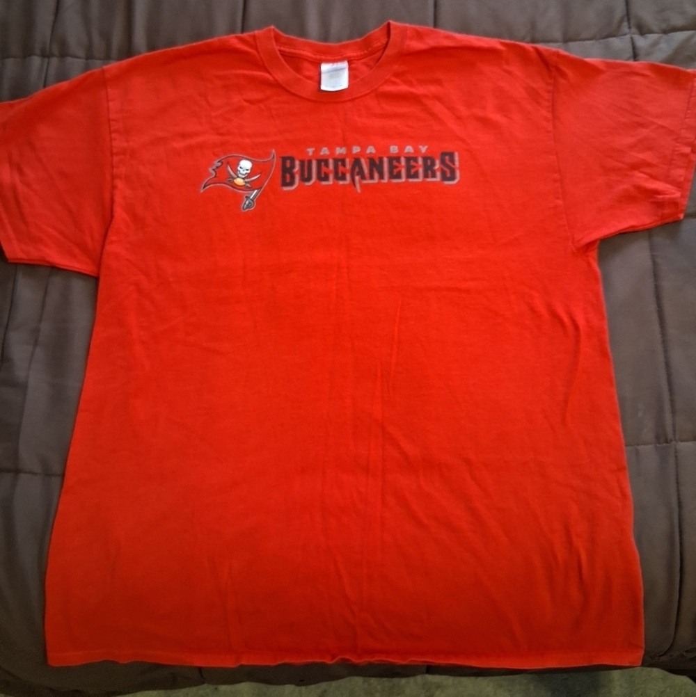 Tampa Bay Buccaneers Gameday Giveaway Red T-shirt. Excellent Condition MENS XL.